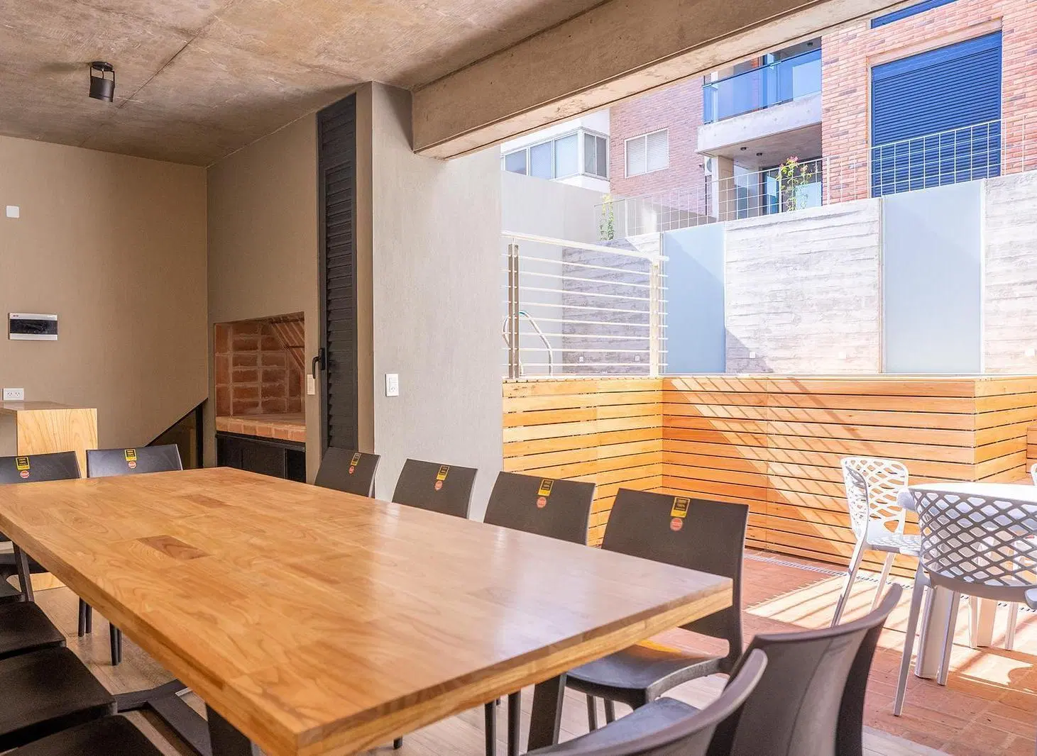 Departamento de 2 dormitorios con doble patio a metros de Av. Pellegrini y Bv. Oroño 8