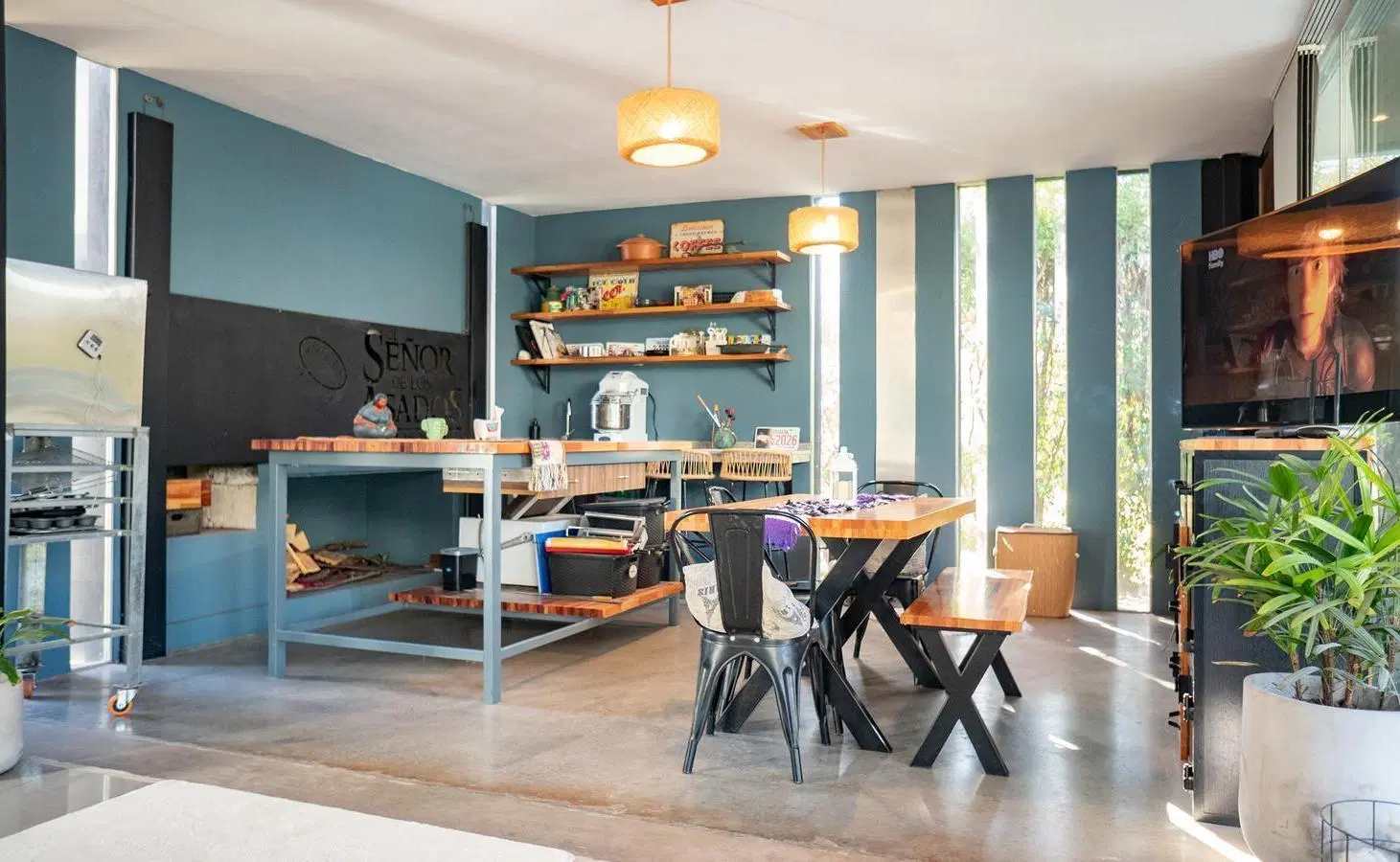 Casa de 4 dormitorios con galería, pileta y cocheras en Miraflores (Funes Hills) 4