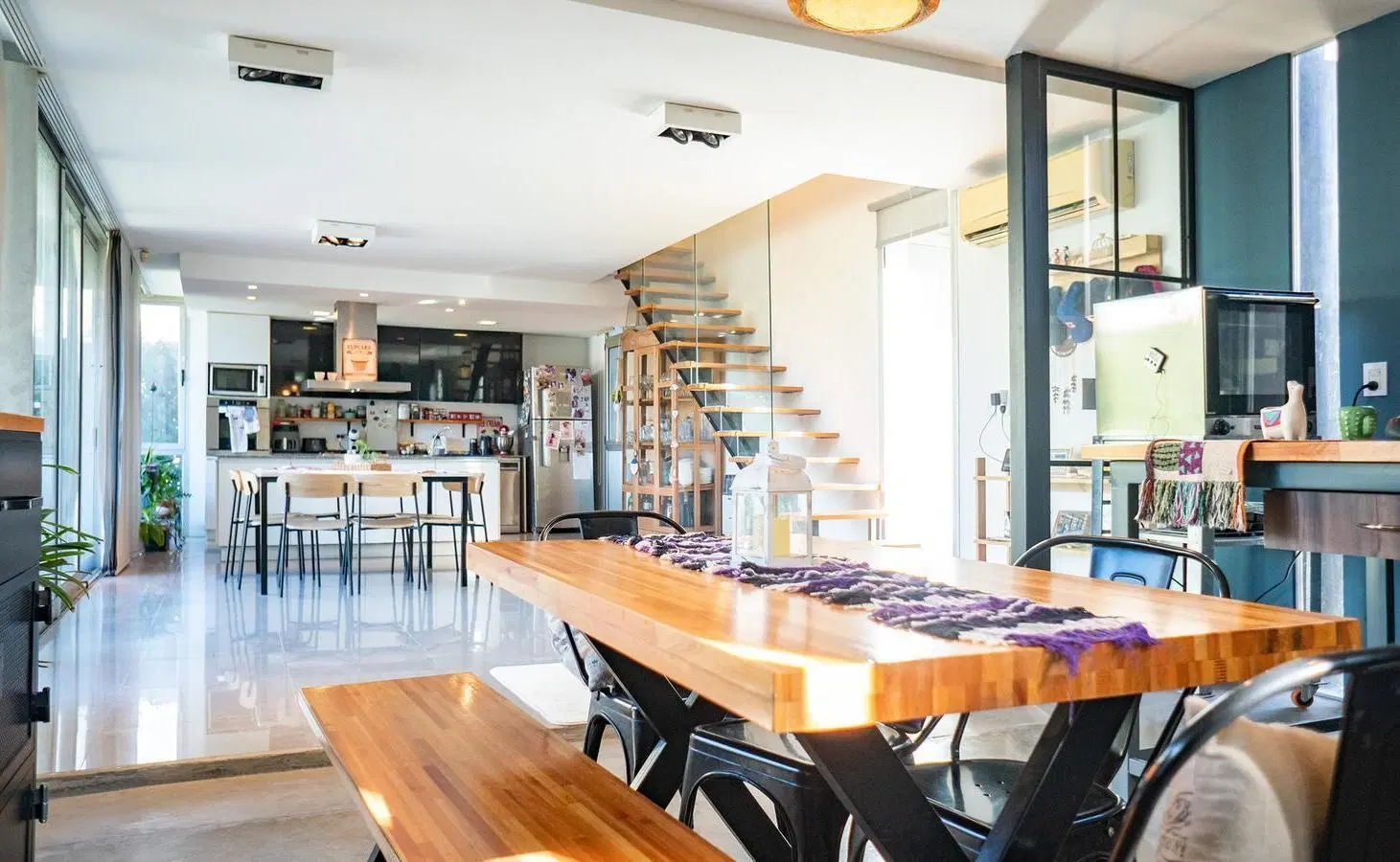 Casa de 4 dormitorios con galería, pileta y cocheras en Miraflores (Funes Hills) 5