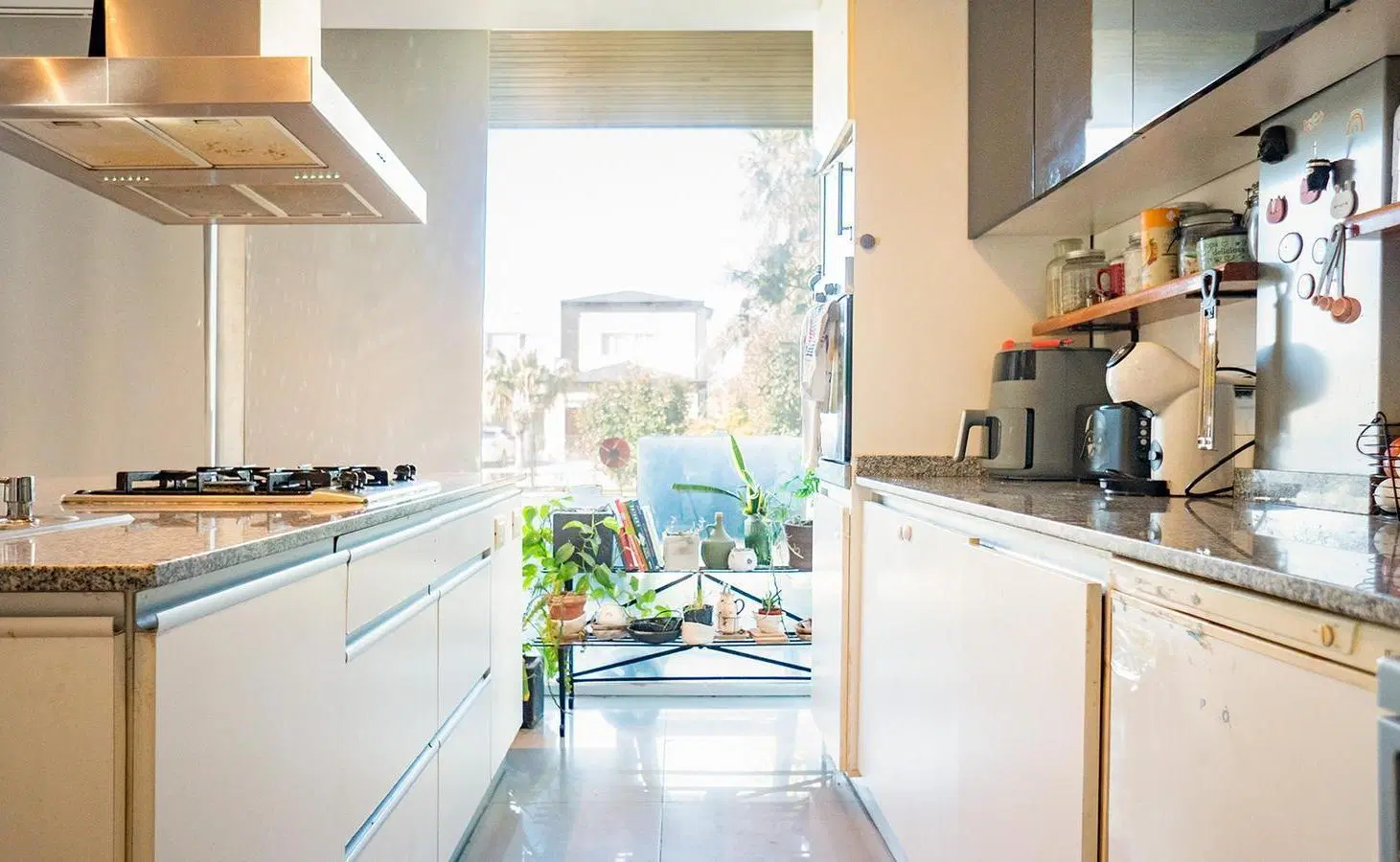 Casa de 4 dormitorios con galería, pileta y cocheras en Miraflores (Funes Hills) 3