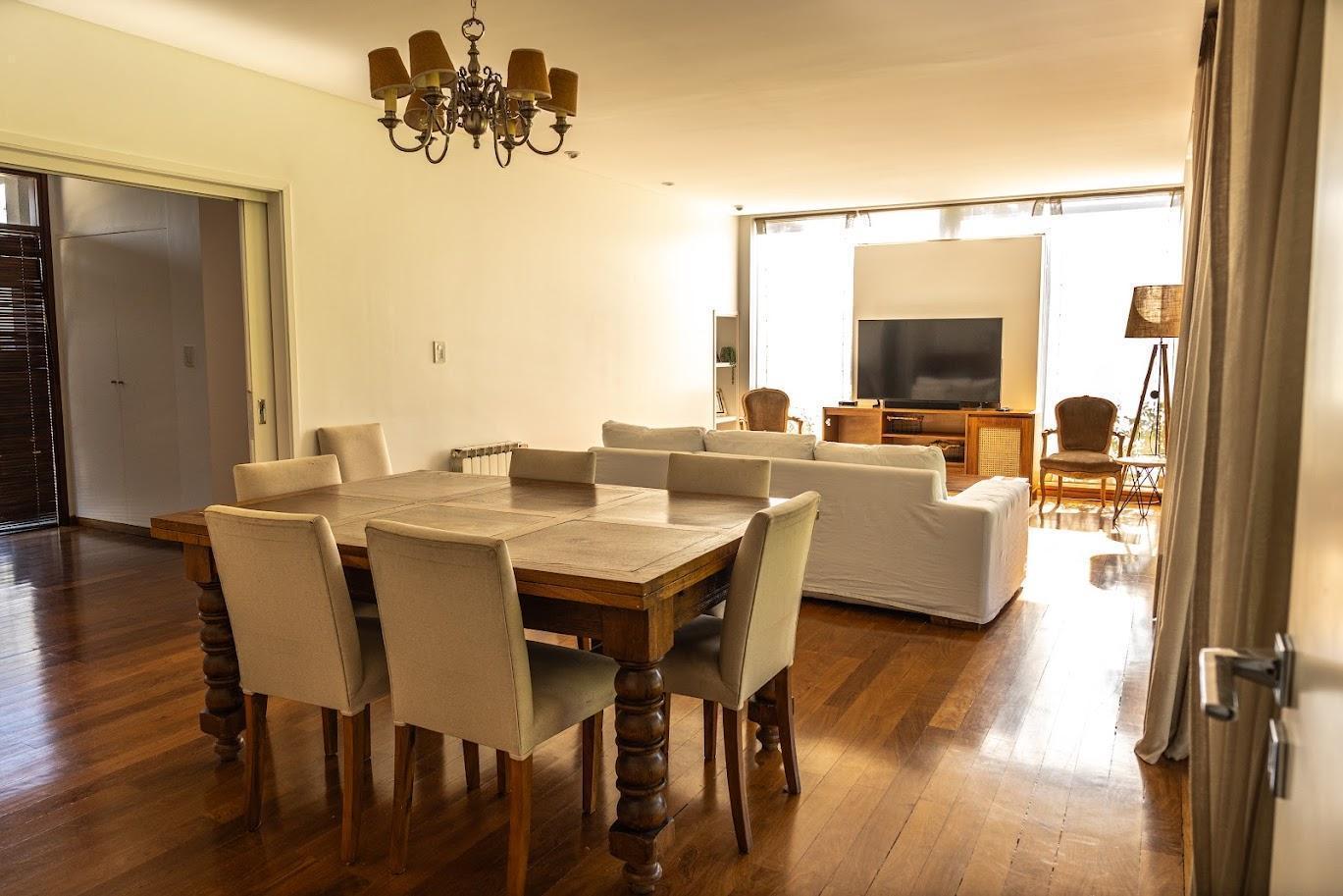 Foto de Casa de 5 dormitorios desarrollada en 2 plantas con galeria, quincho y, imagen 1