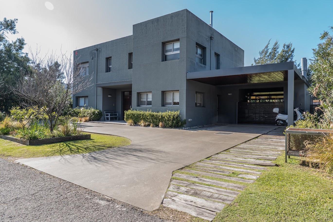 Foto de Casa de 5 dormitorios desarrollada en 2 plantas con galeria, quincho y, imagen 4