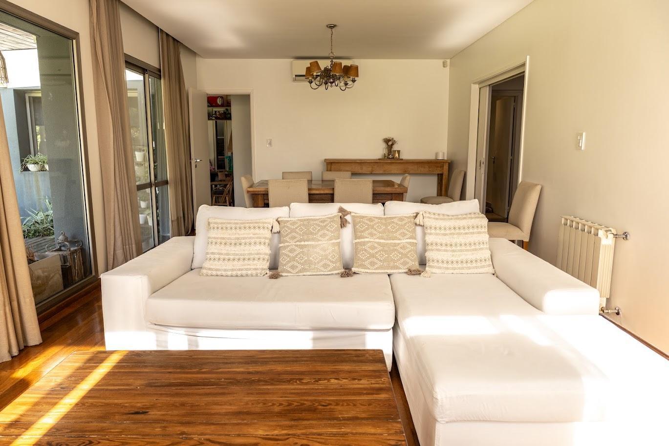 Foto de Casa de 5 dormitorios desarrollada en 2 plantas con galeria, quincho y, imagen 5