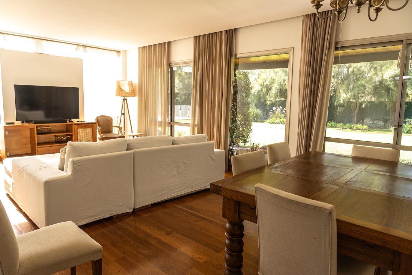 Foto de Casa de 5 dormitorios desarrollada en 2 plantas con galeria, quincho y, imagen 3
