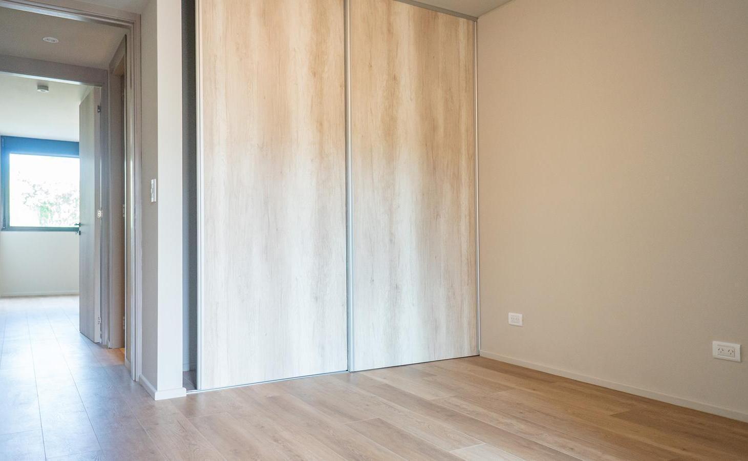 Foto de Departamento de 2 dormitorios con balcón aterrazado a metros de Bv, imagen 2