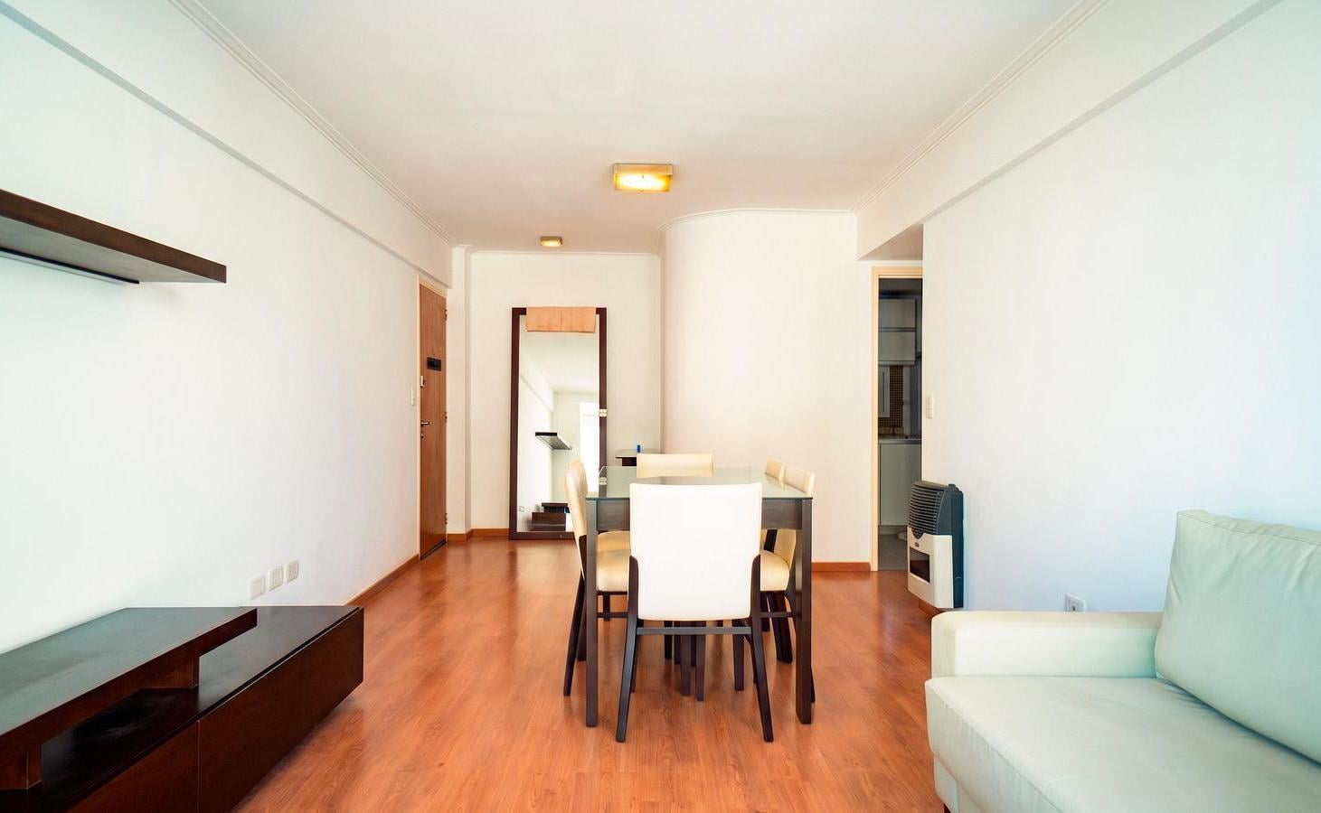 Foto de Departamento de 1 dormitorio con cochera a metros de Bv. Oroño, imagen 3