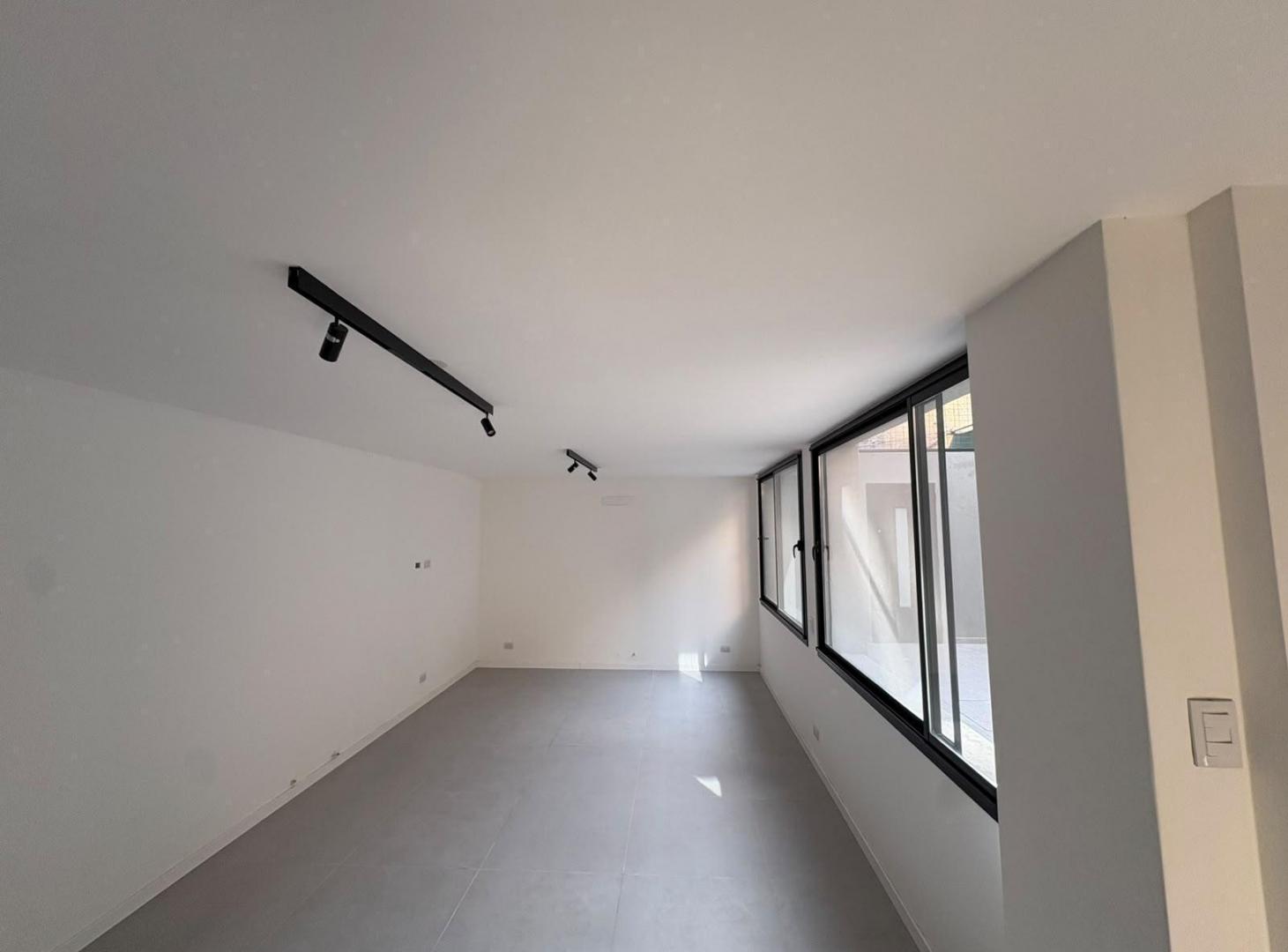 Foto de Casa de pasillo a estrenar a metros del rio y de Bv. Oroño, imagen 2