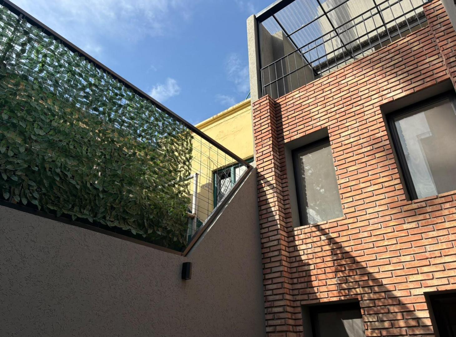 Foto de Casa de pasillo a estrenar a metros del rio y de Bv. Oroño, imagen 1
