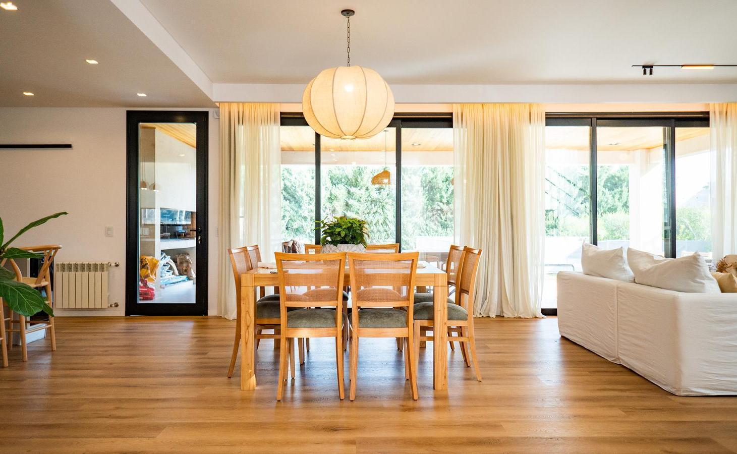 Foto de Casa de diseño de 3 dormitorios y gran jardín con pileta en Puerto, imagen 4