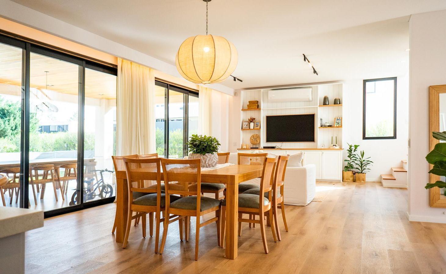 Foto de Casa de diseño de 3 dormitorios y gran jardín con pileta en Puerto, imagen 3
