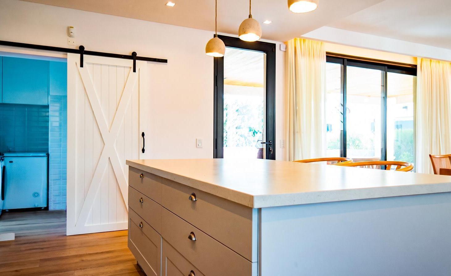 Foto de Casa de diseño de 3 dormitorios y gran jardín con pileta en Puerto, imagen 5