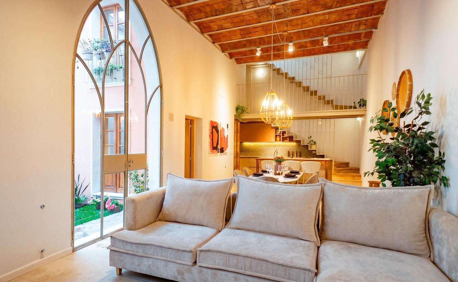 Foto de Casa de pasillo de 3 dormitorios con jardín y pileta en zona río, imagen 4