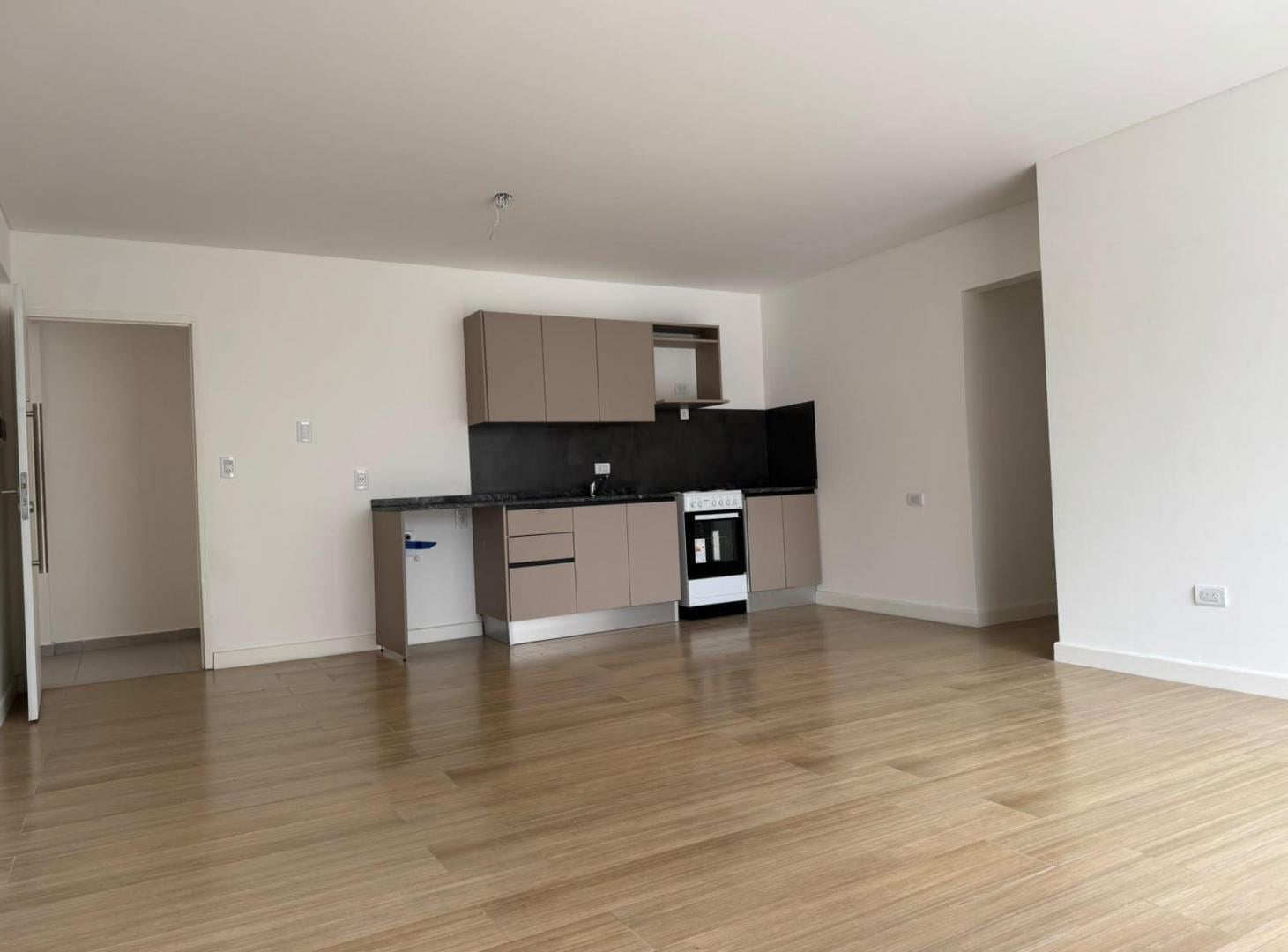 Foto de Departamento de 2 dormitorios con patio exclusivo en Pichincha, imagen 2