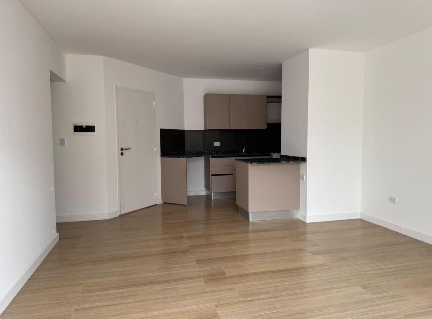 Foto de Departamento de 2 dormitorios con patio en Pichincha, imagen 1