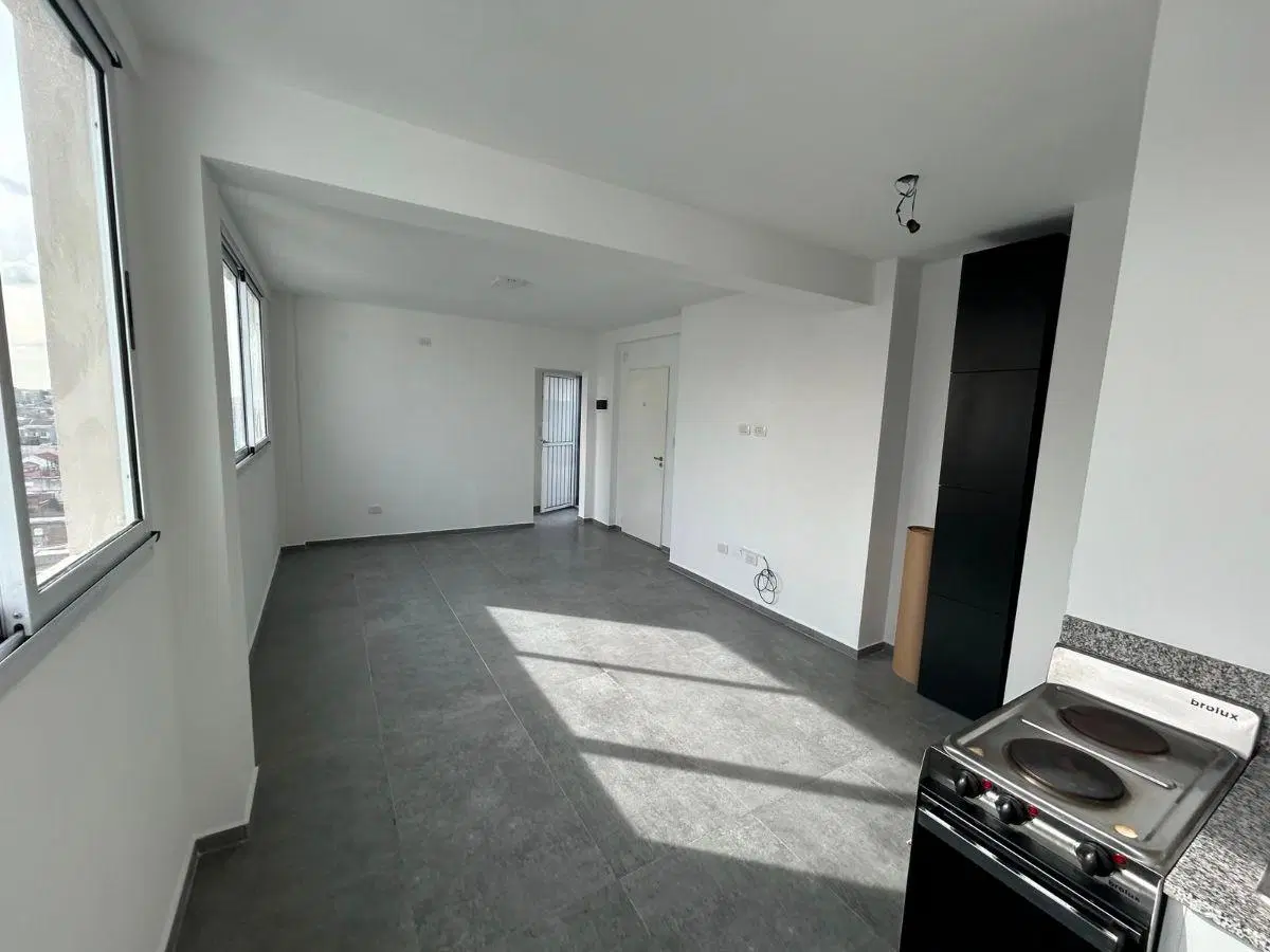 DOS AMBIENTES CON TERRAZA PRIVADA EN ALQUILER EN EL CENTRO DE AVELLANEDA 5