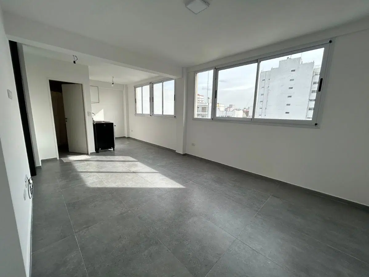 DOS AMBIENTES CON TERRAZA PRIVADA EN ALQUILER EN EL CENTRO DE AVELLANEDA 3