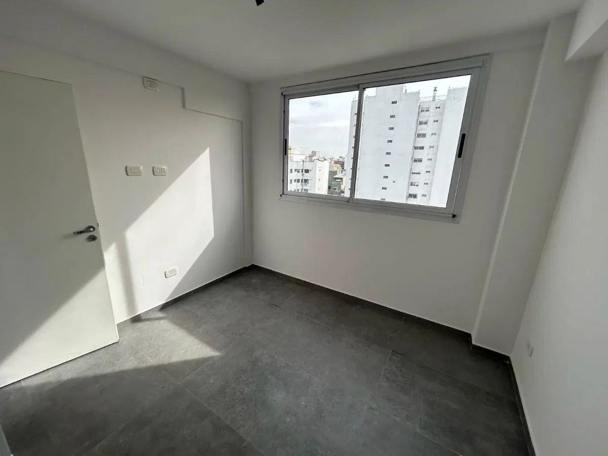 DOS AMBIENTES CON TERRAZA PRIVADA EN ALQUILER EN EL CENTRO DE AVELLANEDA 2