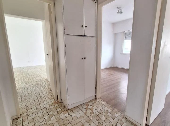 Departamento de 4 ambientes con balcón a la calle. Alquiler 24 meses 3