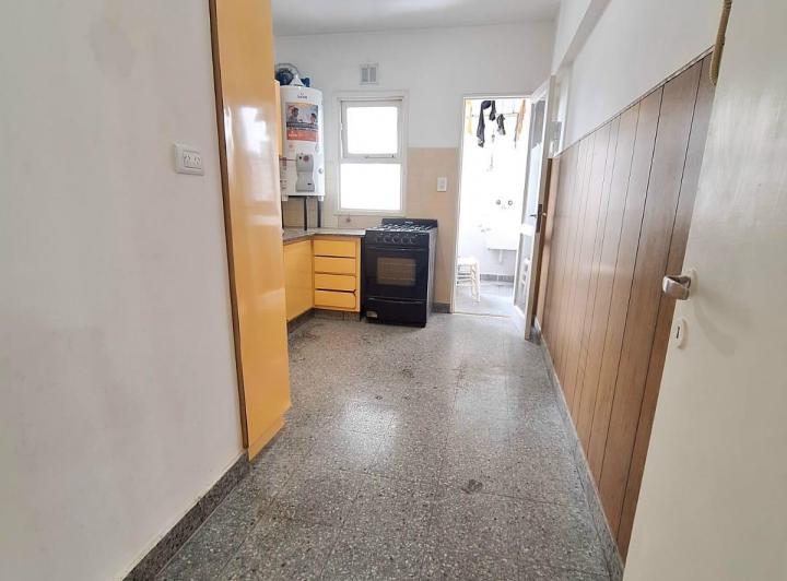 Departamento de 4 ambientes con balcón a la calle. Alquiler 24 meses 5