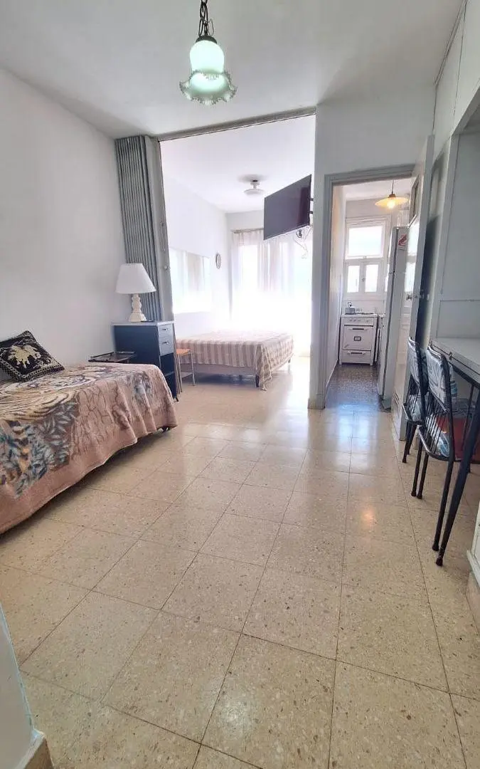 Estudiantes. Departamento de 1 amb con balcón 2