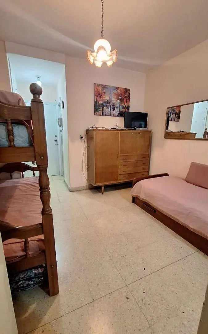 Estudiantes. Departamento de 1 ambiente con balcón 3