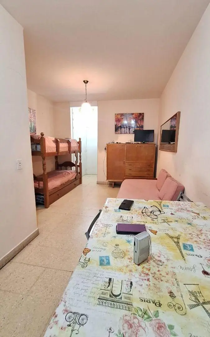 Estudiantes. Departamento de 1 ambiente con balcón 4