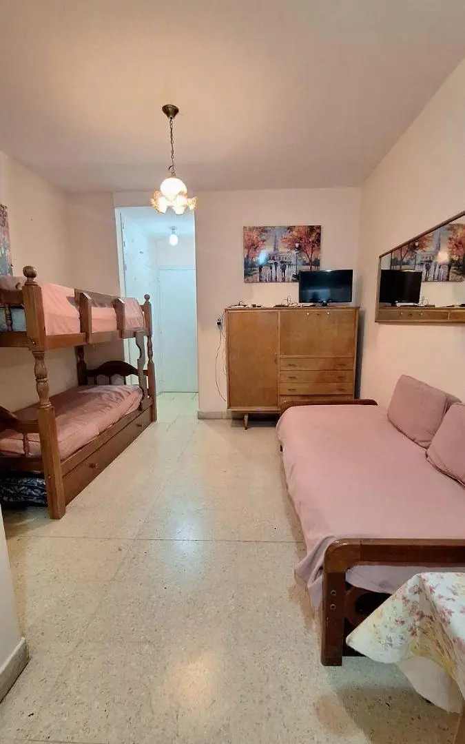 Estudiantes. Departamento de 1 ambiente con balcón 1