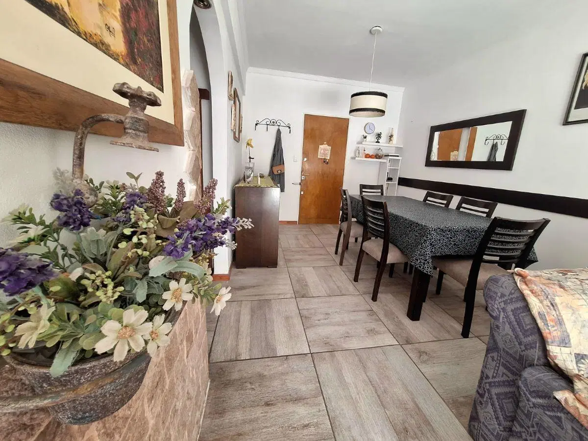 Departamento de 3 ambientes con balcón a la calle 2