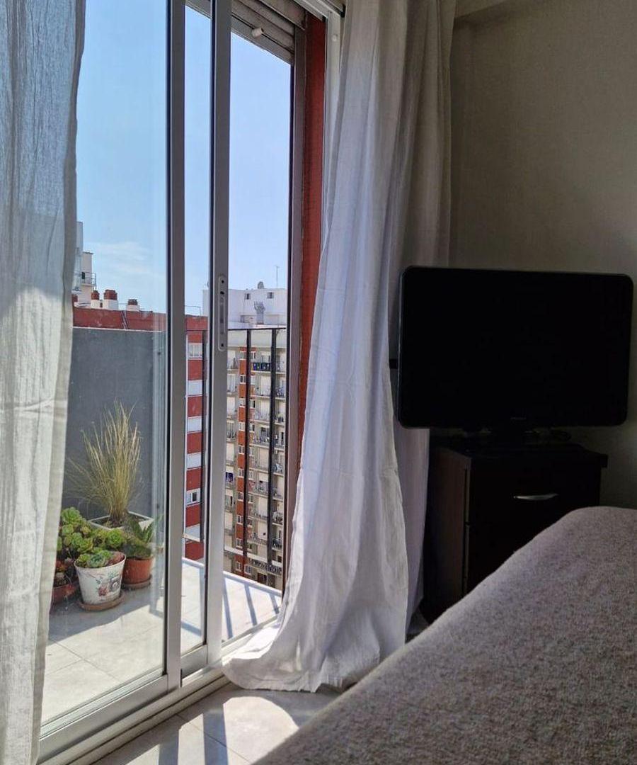 Foto de Departamento monoambiente con balcón al frente. Centro. Temporada 2027, imagen 2