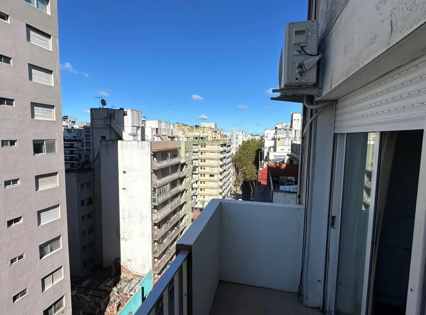 DEPARTAMENTO DE 3 AMBIENTES EN EXCELENTE ESTADO – ZONA GUEMES 4