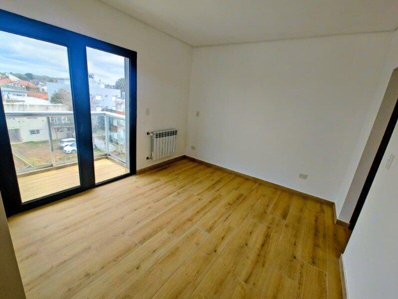 Foto de Alquiler departamento 3 ambientes Rosales 2200 Punta Mogotes, imagen 3