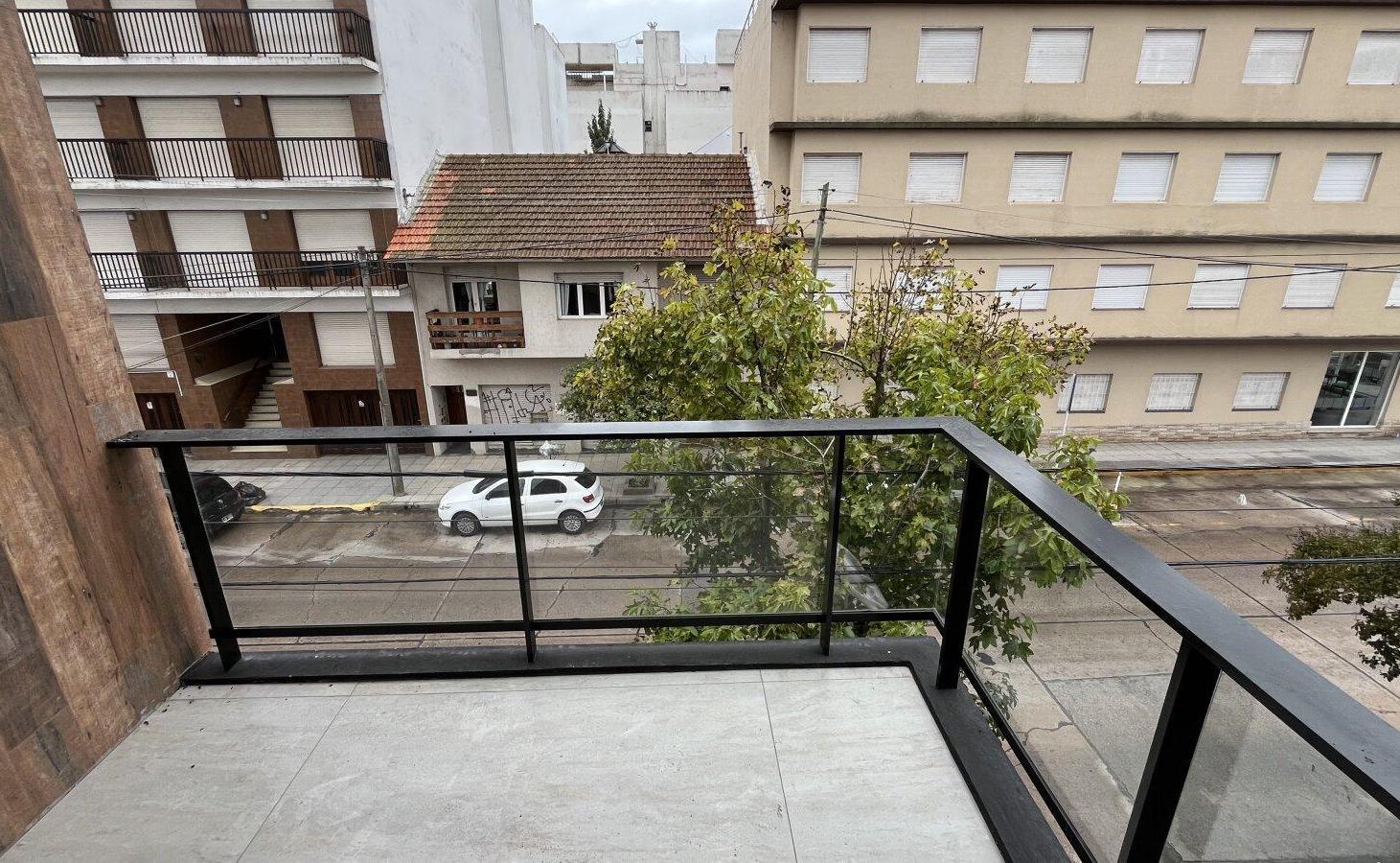 Foto de SEMIPISO 2 AMBIENTES A ESTRENAR CON COCHERA Y BAULERA – ZONA GÜEMES, imagen 2