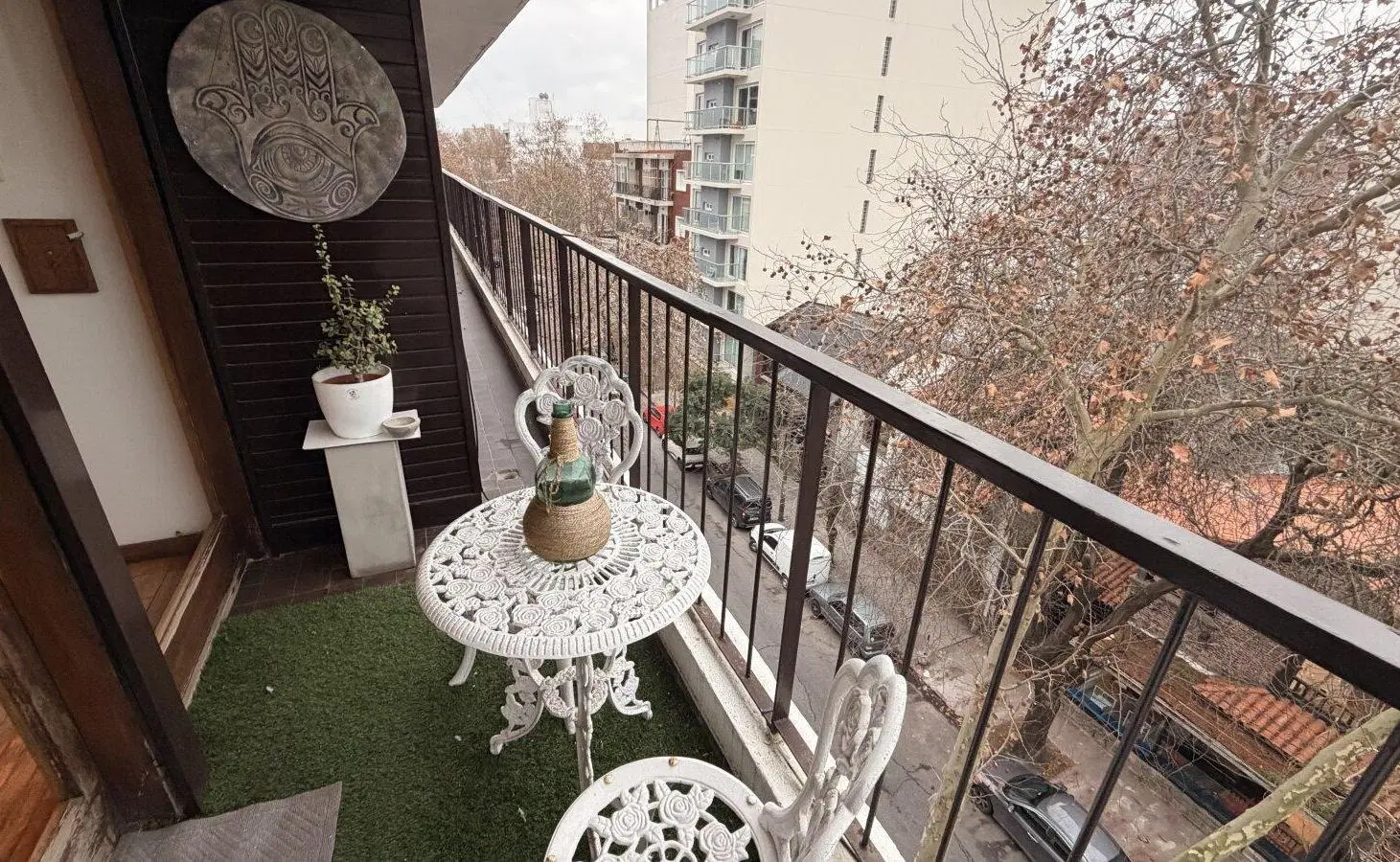 Exclusivo piso de 4 ambientes al frente en plaza mitre 8