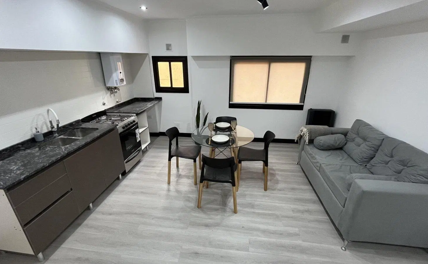 DEPARTAMENTO DE 2 AMBIENTES RECICLADO A NUEVO EN LA PERLA 3