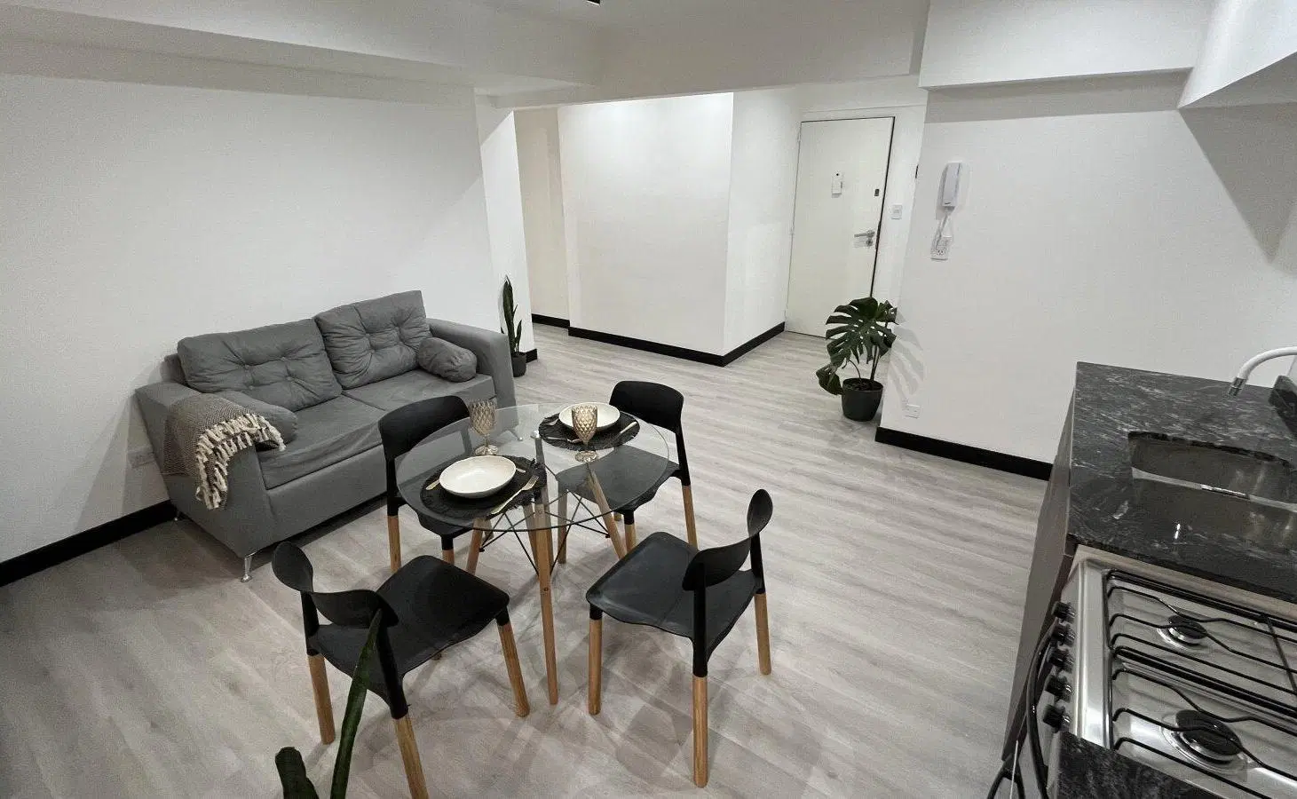 DEPARTAMENTO DE 2 AMBIENTES RECICLADO A NUEVO EN LA PERLA 4