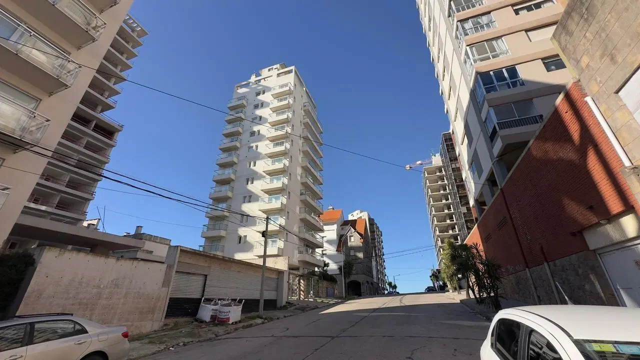 VENTA DEPARTAMENTO 3 AMBIENTES CON COCHERA, ZONA TORREON DEL MONJE 5