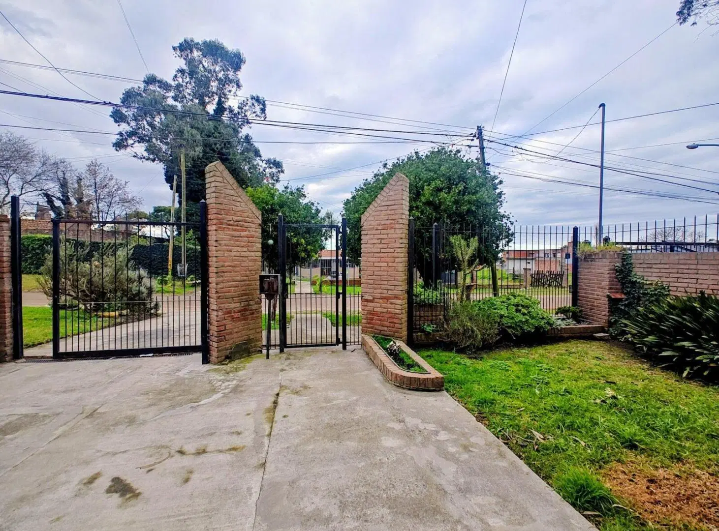 ALQUILER CASA 5 AMBIENTES CON COCHERA DOBLE 1