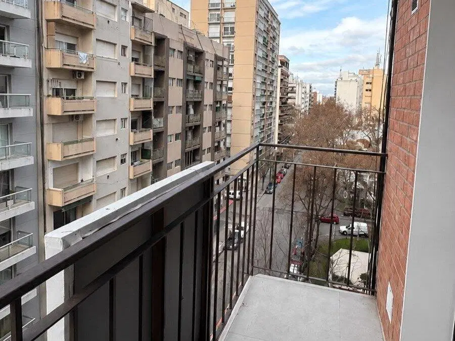 Departamento de 3 ambientes a la calle con balcón 4
