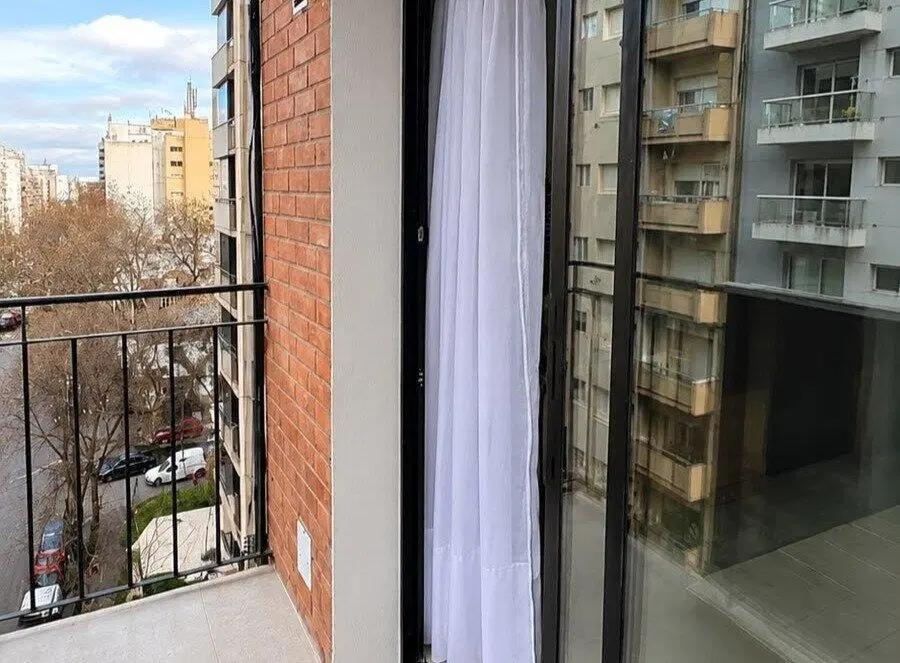 Departamento de 3 ambientes a la calle con balcón 5