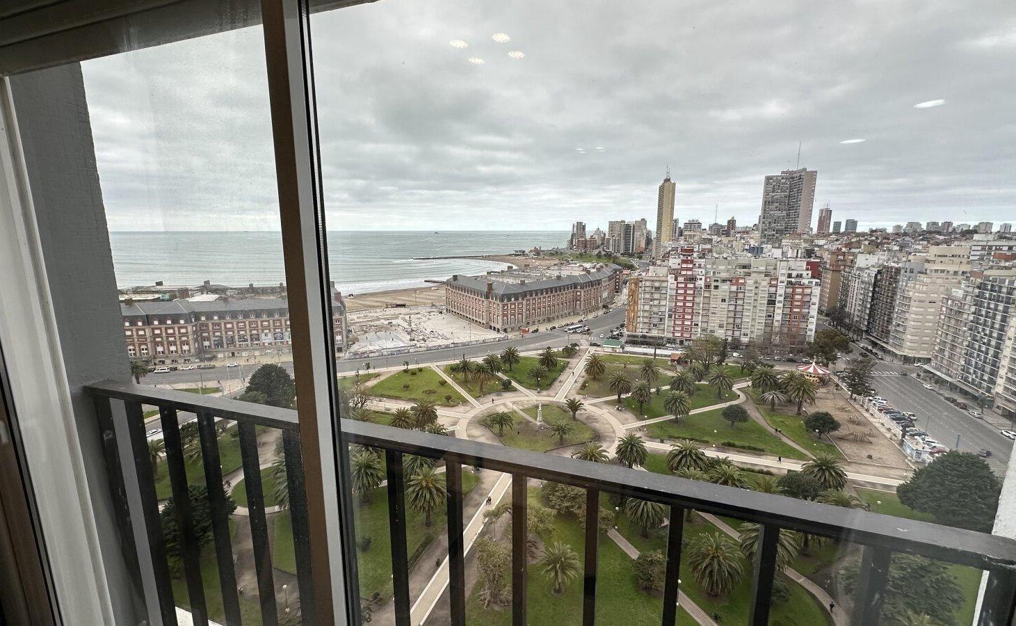 Foto de Departamento 2 Ambientes Reciclado y Amoblado con Vista a Plaza Colón y, imagen 3