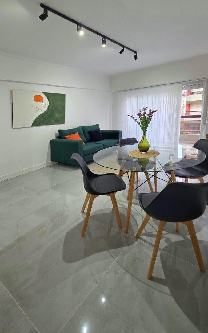 Foto de Venta dpto tres ambientes al frente con cochera. Zona Plaza Colón, imagen 3