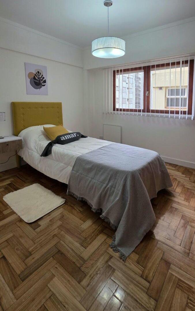 Foto de Venta dpto tres ambientes al frente con cochera. Zona Plaza Colón, imagen 4