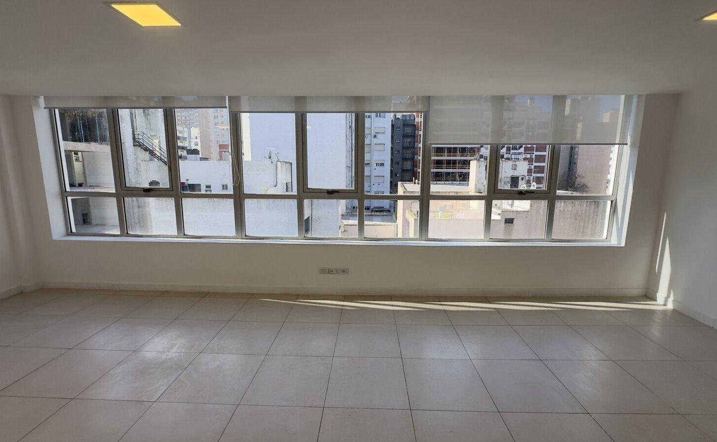 Foto de Oficina semipiso en alquiler - Zona Aldrey, imagen 5