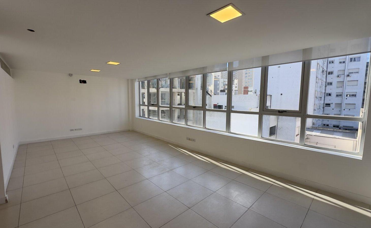 Foto de Oficina semipiso en alquiler - Zona Aldrey, imagen 4
