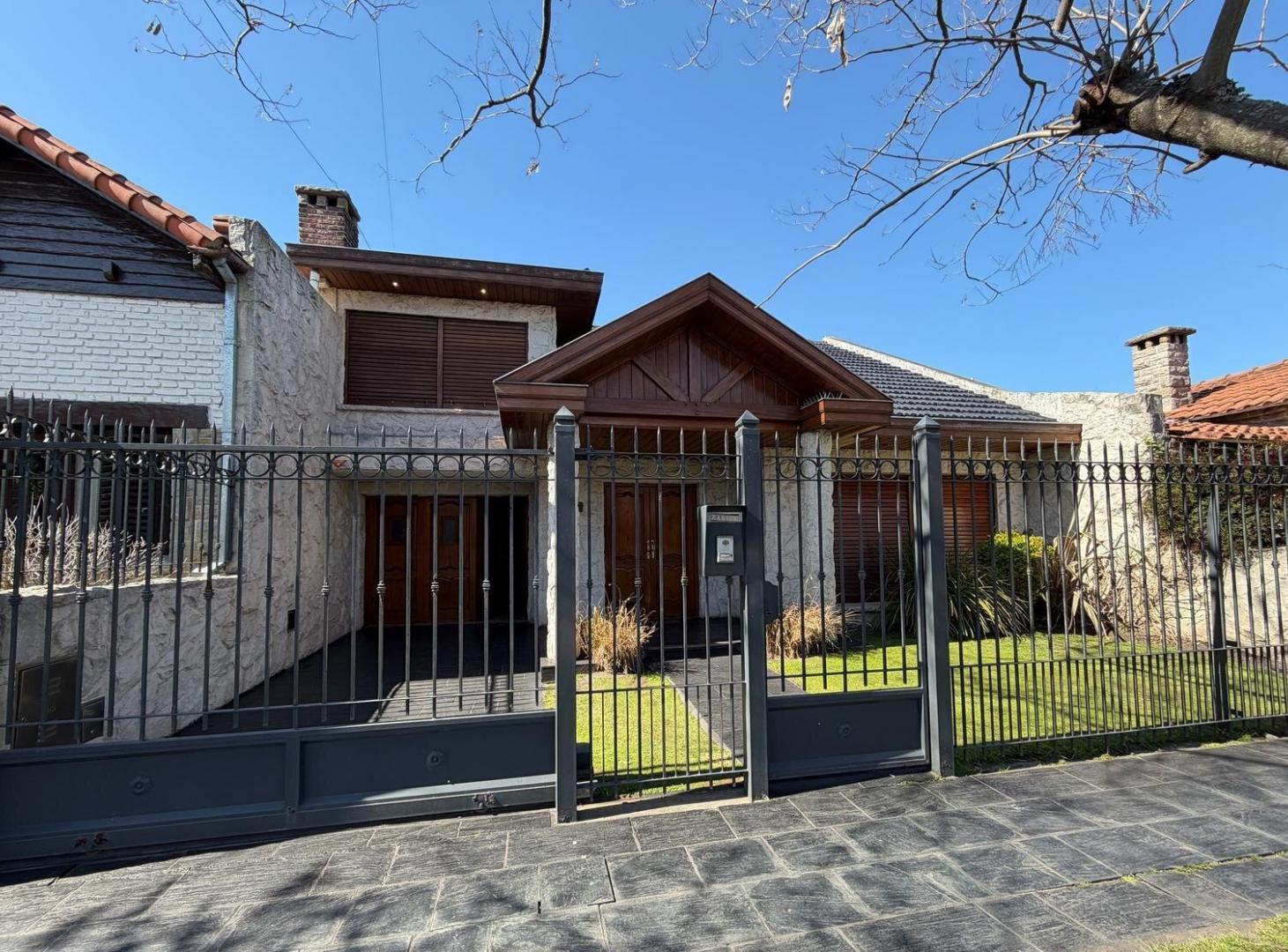 Foto de VENTA CASA CHALET 4 AMBIENTES CON JARDIN Y GARAGE, imagen 1