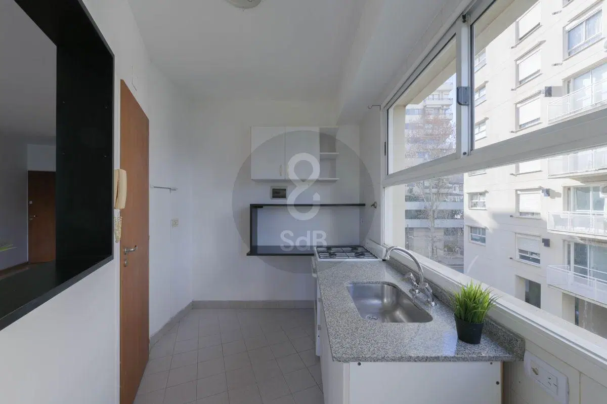 Departamento de dos ambientes en torre con amenities y seguridad 24h 8