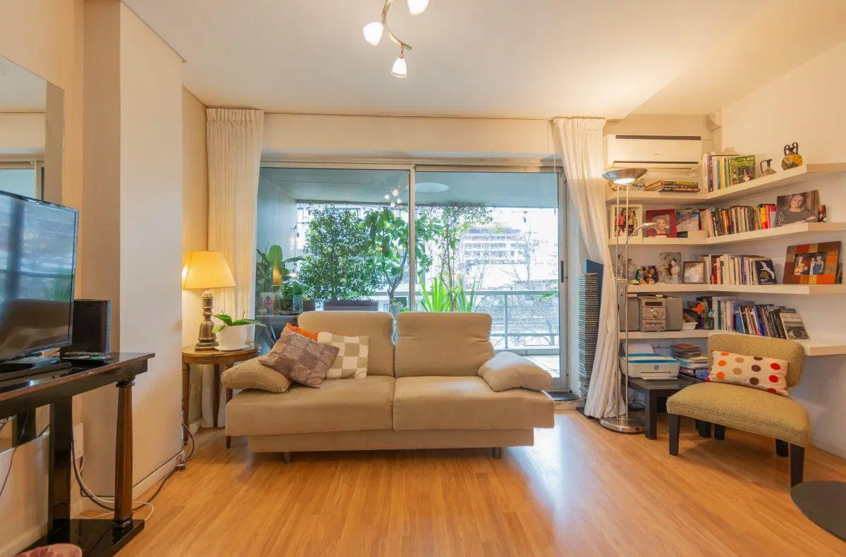 Venta departamento tríplex con terraza privada, espacio guardacoches, amenities y piscina en Coghlan 2