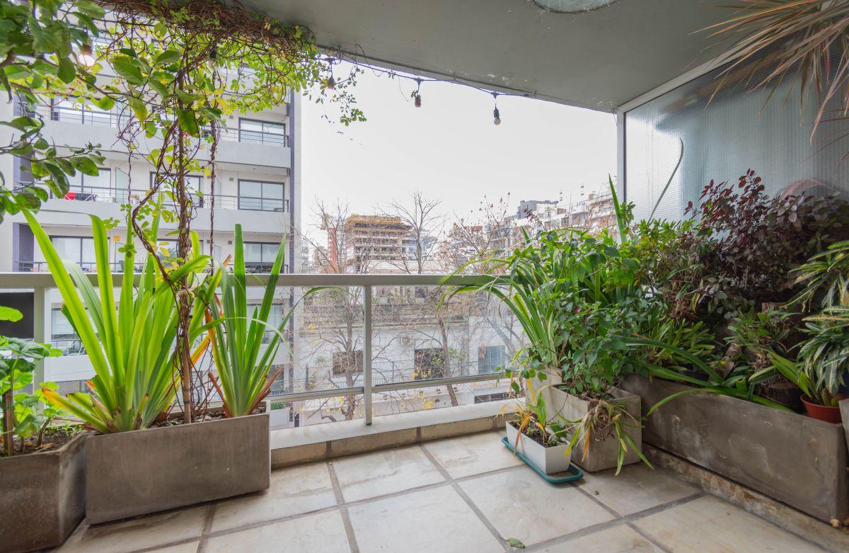 Venta departamento tríplex con terraza privada, espacio guardacoches, amenities y piscina en Coghlan