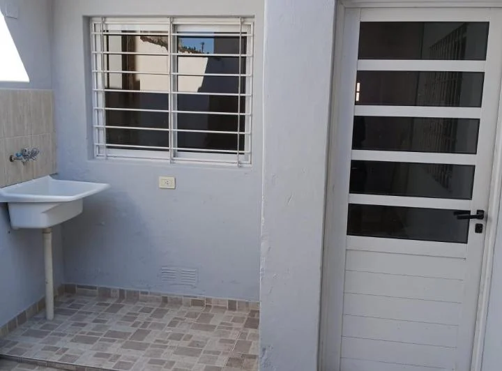 Alquiler - Casa 2 Dorm. - Av. Galicia 4