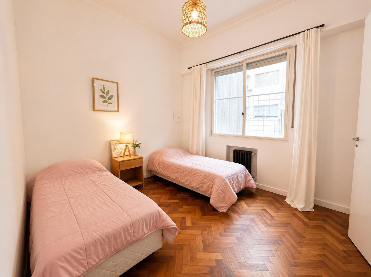 Recoleta · 2 amb escritorio en edificio de categoría · contrafrente